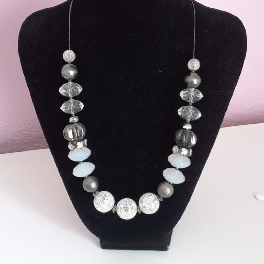 NY& Co. bead necklace
